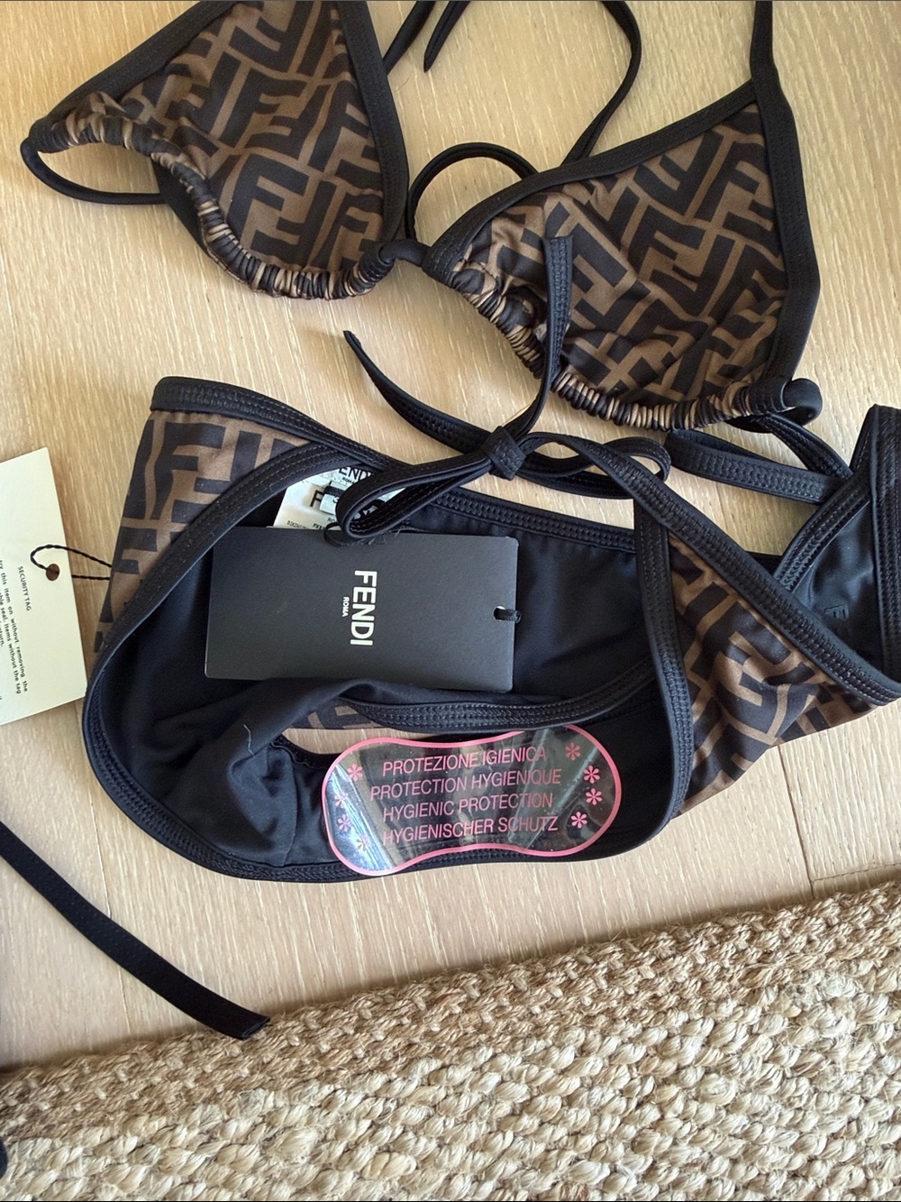 Fendi bikini - Picture 3 of 6